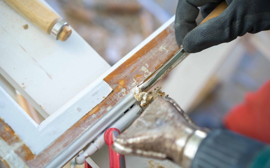 Houtrot kozijnen: wanneer schilderen niet meer voldoende is